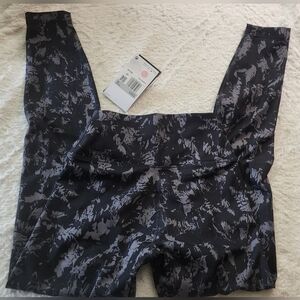NWT NIKE ONE Dri-Fit Women's Leggings XS.